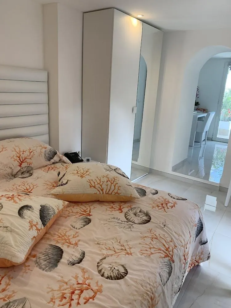 Hotel La Calanque Кавалер-сюр-Мер