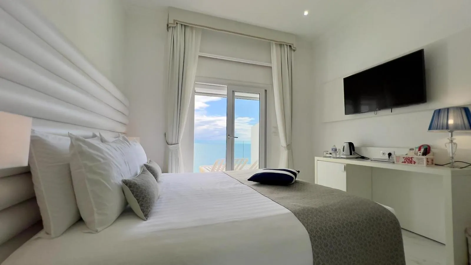 Hotel La Calanque Cavalaire-sur-Mer 4*,  Francia