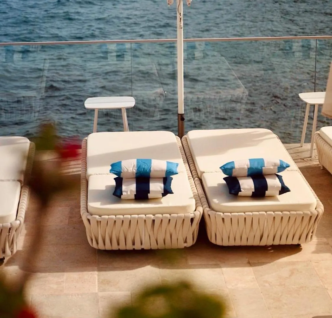 Hotel La Calanque Cavalaire-sur-Mer 4*,