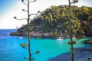 Hotel La Calanque Кавалер-сюр-Мер