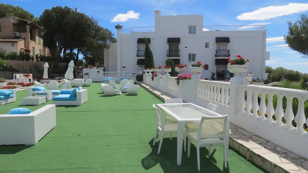 Hotel La Calanque Cavalaire-sur-Mer 4*,