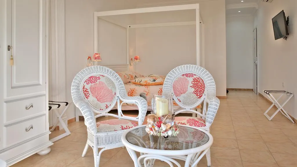Hotel La Calanque Cavalaire-sur-Mer 4*,  Francia