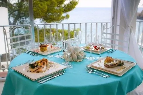 Hotel La Calanque Кавалер-сюр-Мер