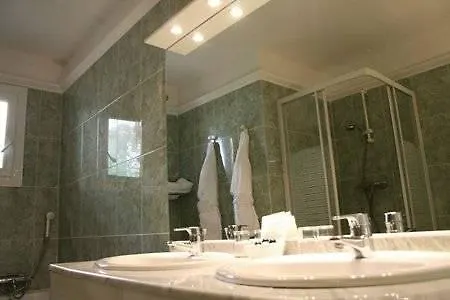 Hotel La Calanque Кавалер-сюр-Мер