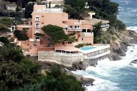 Hotel La Calanque Кавалер-сюр-Мер