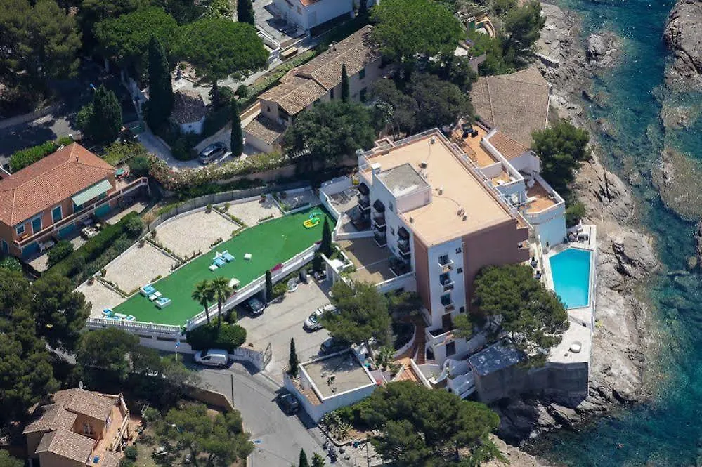 ****  Hotel La Calanque Кавалер-сюр-Мер Франция