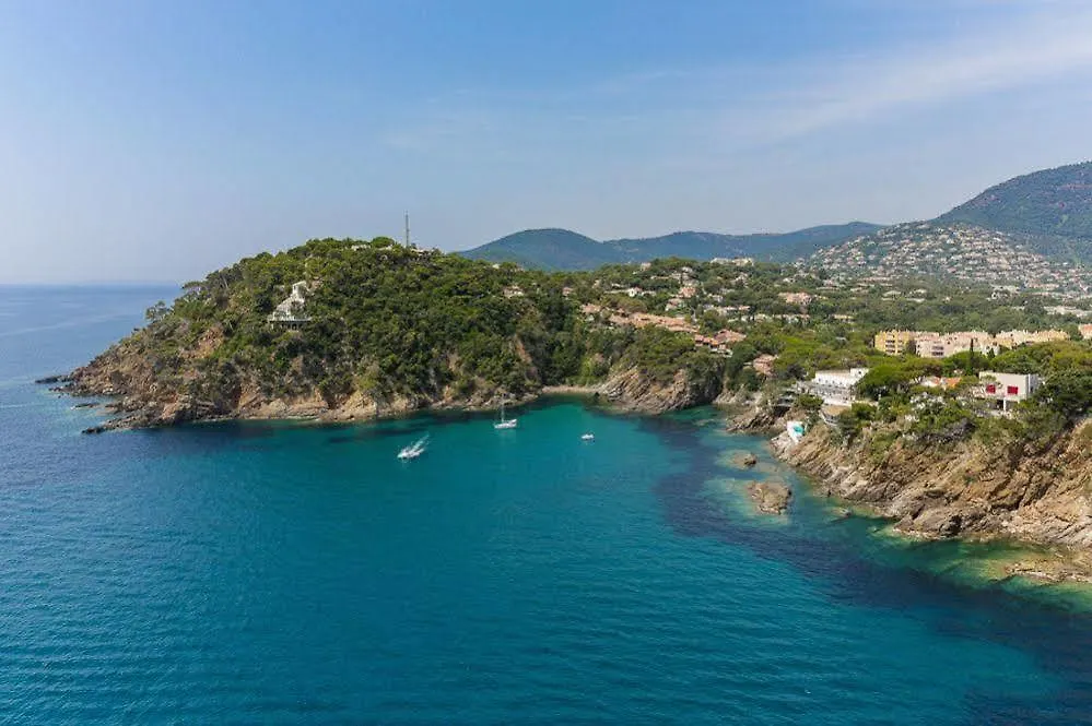 Hotel La Calanque Cavalaire-sur-Mer 4*,