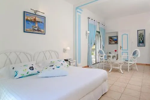 Hotel La Calanque Cavalaire-sur-Mer 4*,  Francie